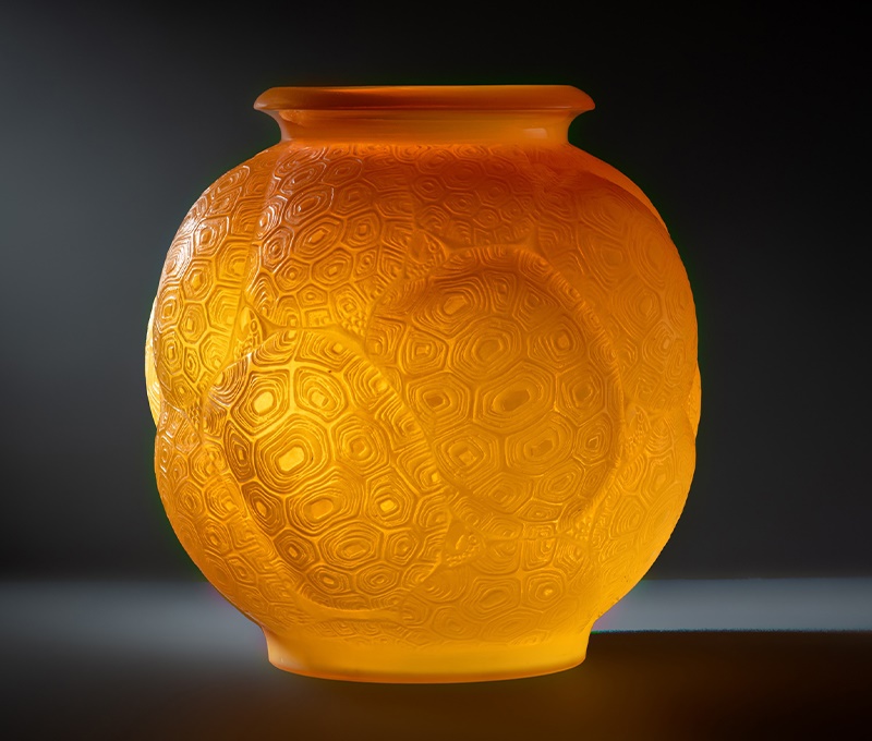 Lalique - Thriving in a Colourful Collecting Market